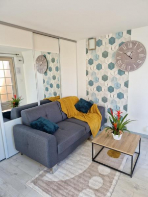 Havre de Paix - Maisonnette Charmante avec Extérieur Privé